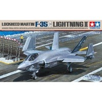 1:48 F-35C Lightning II Plastic kit 61127